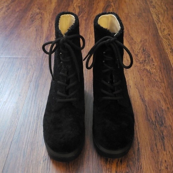 Stuart Weitzman Black Sherpa Chic Edgy Feminine Winter Heeled Boots Size 39.5 - Picture 2 of 5